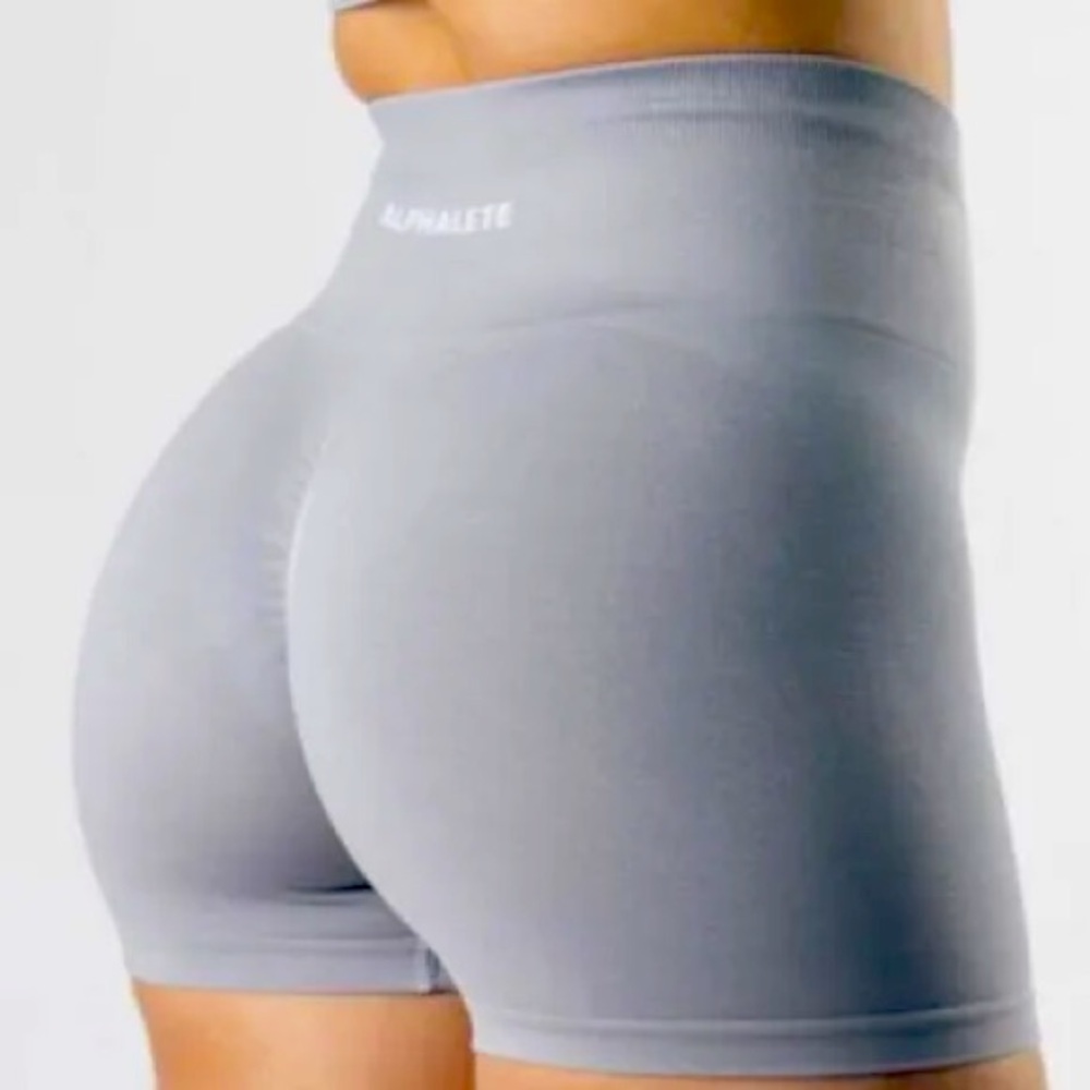 Alphalete amplify short 5” size M